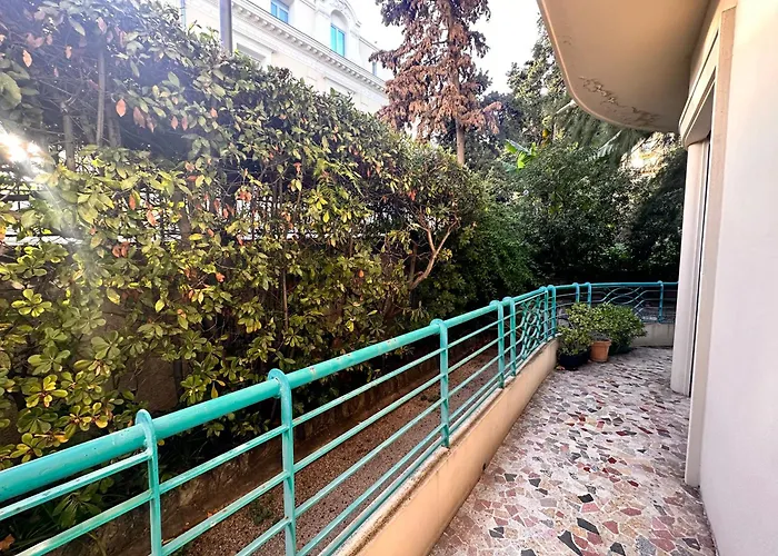 La Grande Bleue מנטון