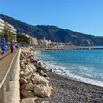 La Grande Bleue מנטון