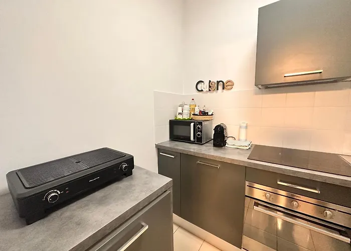 La Grande Bleue مينتون